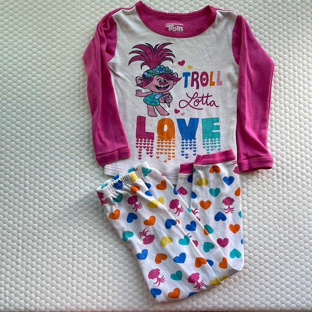 Trolls Pajama Set Size 5T